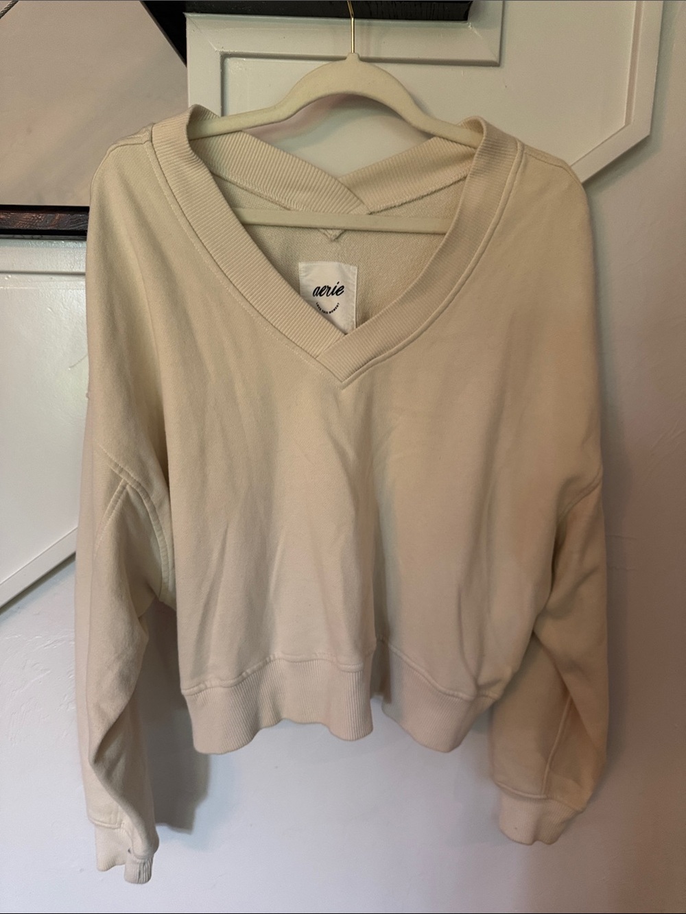 aerie Cream V-Neck Cropped Sweatshirt
